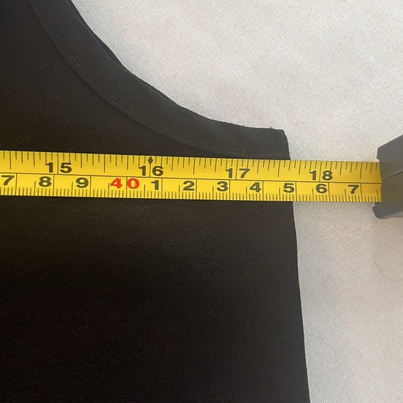 Black blouse with ruffled shoulders - Picture 5 of 8